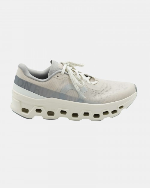 Sneakers ON RUNNING CLOUD...